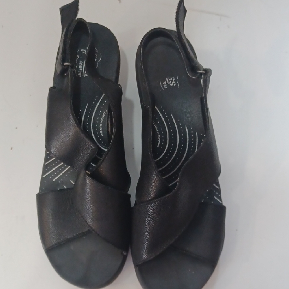 Black Casual Comfort Sandals with Cushioned Footbed